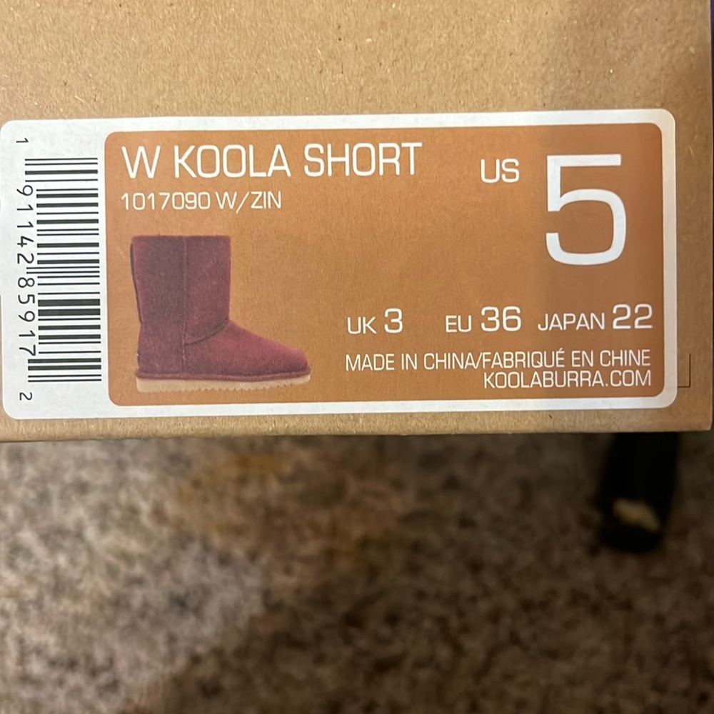 Women’s Kookaburra mauve colored boots size 5
